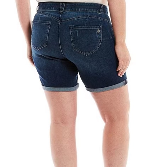 Democracy Plus Size "Ab"solution® Cuffed Mid Shorts. - Picture 3 of 12